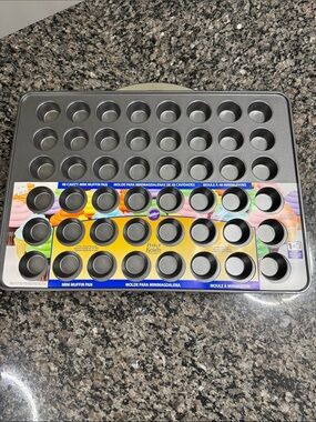 Wilton Nonstick 48-Cavity Mini Muffin Pan - Gray NEW